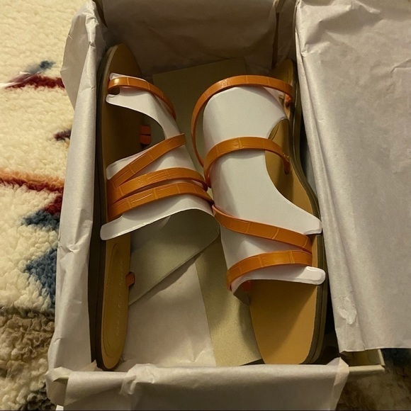 Marc Fisher Bonina Orange Croc Embossed Sandal, New in Box - Picture 6 of 8